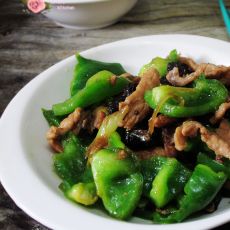 青椒木耳炒肉片的做法 青椒木耳炒肉片的做法