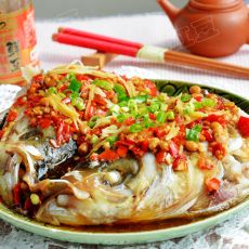 豆辣蒸鱼头的做法 豆辣蒸鱼头的做法