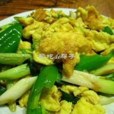 青椒蒜苗炒鸡蛋的做法 青椒蒜苗炒鸡蛋的做法