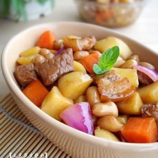 土豆花生烧肉的做法 土豆花生烧肉的做法