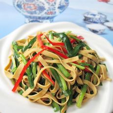 蚝油韭菜炒豆皮的做法 蚝油韭菜炒豆皮的做法