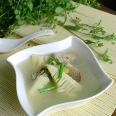春笋排骨咸肉汤的做法 春笋排骨咸肉汤的做法