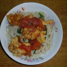 西红柿鸡蛋菠菜面的做法 西红柿鸡蛋菠菜面的做法