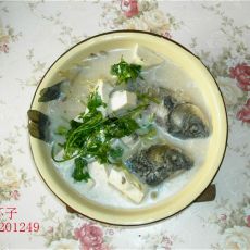 家常鲫鱼豆腐汤的做法 家常鲫鱼豆腐汤的做法