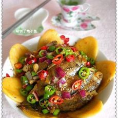 农家风味贴饼子熬小鱼的做法 农家风味贴饼子熬小鱼的做法