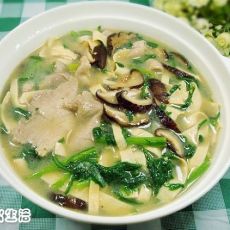 茼蒿腐皮肉片汤的做法 茼蒿腐皮肉片汤的做法