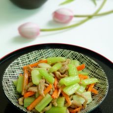 西芹炒肉丝的做法步骤