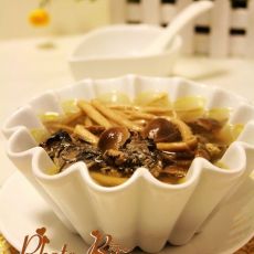 茶树菇煲乌鸡的做法 茶树菇煲乌鸡的做法