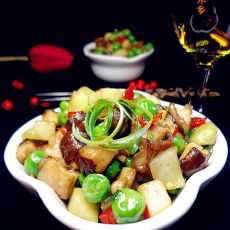 香菇榨菜豌豆丁的做法 香菇榨菜豌豆丁的做法