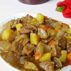 咖喱牛肉炖土豆的做法 咖喱牛肉炖土豆的做法