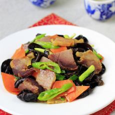 木耳炒腊肉的做法 木耳炒腊肉的做法