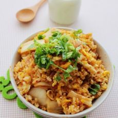 韩式泡菜香肠蛋炒饭的做法 韩式泡菜香肠蛋炒饭的做法