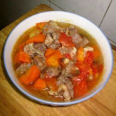 西红柿胡萝卜炖牛肉块的做法 西红柿胡萝卜炖牛肉块的做法