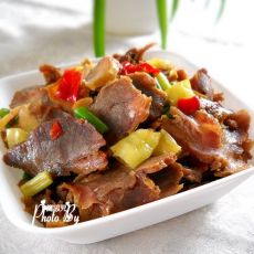 蒜薹泡椒牛肉片的做法 蒜薹泡椒牛肉片的做法