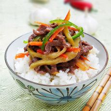 榨菜牛柳盖饭的做法 榨菜牛柳盖饭的做法