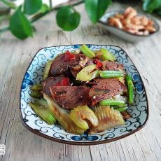 西芹拌牛肉片的做法 西芹拌牛肉片的做法