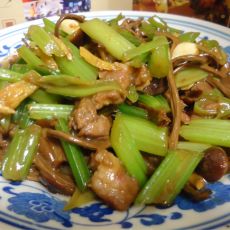 芹菜茶树菇炒牛肉的做法 芹菜茶树菇炒牛肉的做法