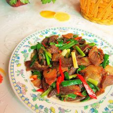 大蒜炒腊肉的做法 大蒜炒腊肉的做法