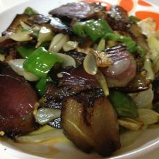 茭头炒腊肉——舌尖上的中国之湘西腊肉的做法 茭头炒腊肉——舌尖上的中国之湘西腊肉的做法