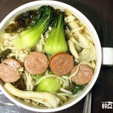 青菜姬菇香肠营养面的做法 青菜姬菇香肠营养面的做法