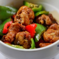 彩椒炒鸡的做法 彩椒炒鸡的做法