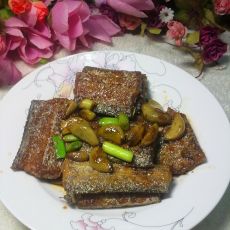 腊八蒜烧带鱼的做法 腊八蒜烧带鱼的做法