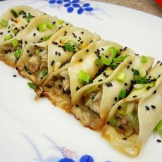 大葱羊肉锅贴的做法 大葱羊肉锅贴的做法