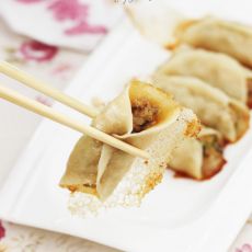 冰花锅贴的做法 冰花锅贴的做法