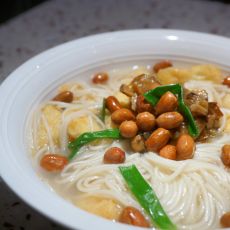 脆花生豆泡汤面的做法 脆花生豆泡汤面的做法