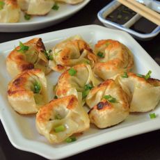 生煎芹菜肉馄饨的做法 生煎芹菜肉馄饨的做法