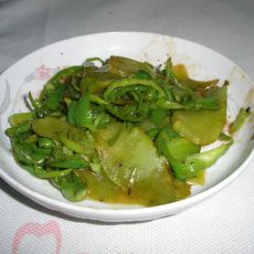 爆炒莴笋青辣椒的做法 爆炒莴笋青辣椒的做法