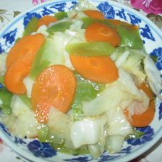 手撕包菜炒红萝卜的做法步骤