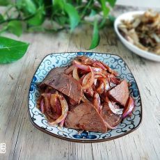 洋葱拌牛肉片的做法 洋葱拌牛肉片的做法