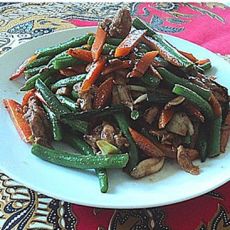孜然炒红萝卜青豆的做法 孜然炒红萝卜青豆的做法