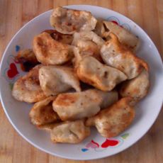 孜然粉煎剩饺子的做法 孜然粉煎剩饺子的做法