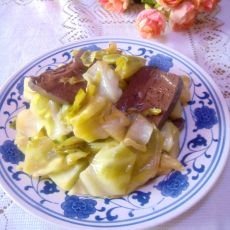 血豆腐炒圆白菜的做法 血豆腐炒圆白菜的做法