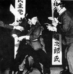 日中友好人士浅沼稻次郎遇刺身亡