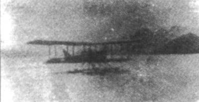 法国人法布尔成功试飞第一架水上飞机