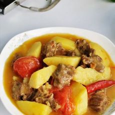 咖喱牛肉土豆的做法 咖喱牛肉土豆的做法