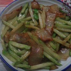 腊肉炒芥兰的做法 腊肉炒芥兰的做法